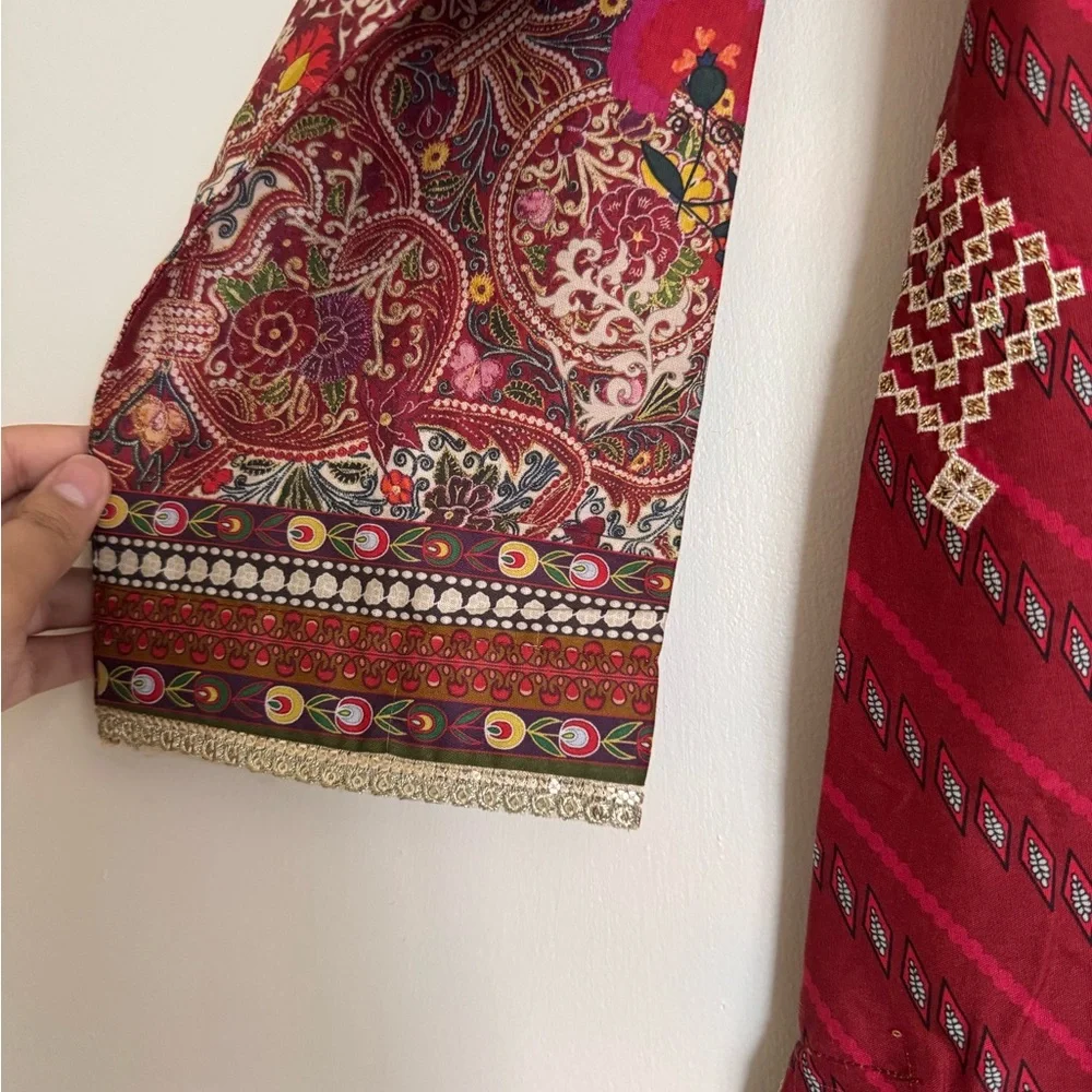 3 piece junaid jamshed lawn suit with embroidery - Picture 3 of 9